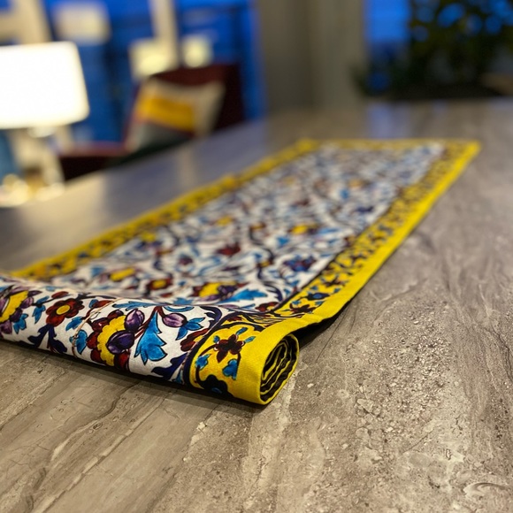 Tabble runner - Picture 16 of 16